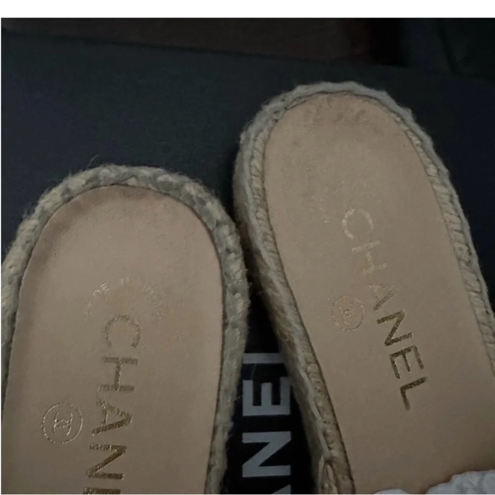 Authentic Chanel Quilted Women's Shoes with Black and Cream Designer Chanel - Picture 5 of 5